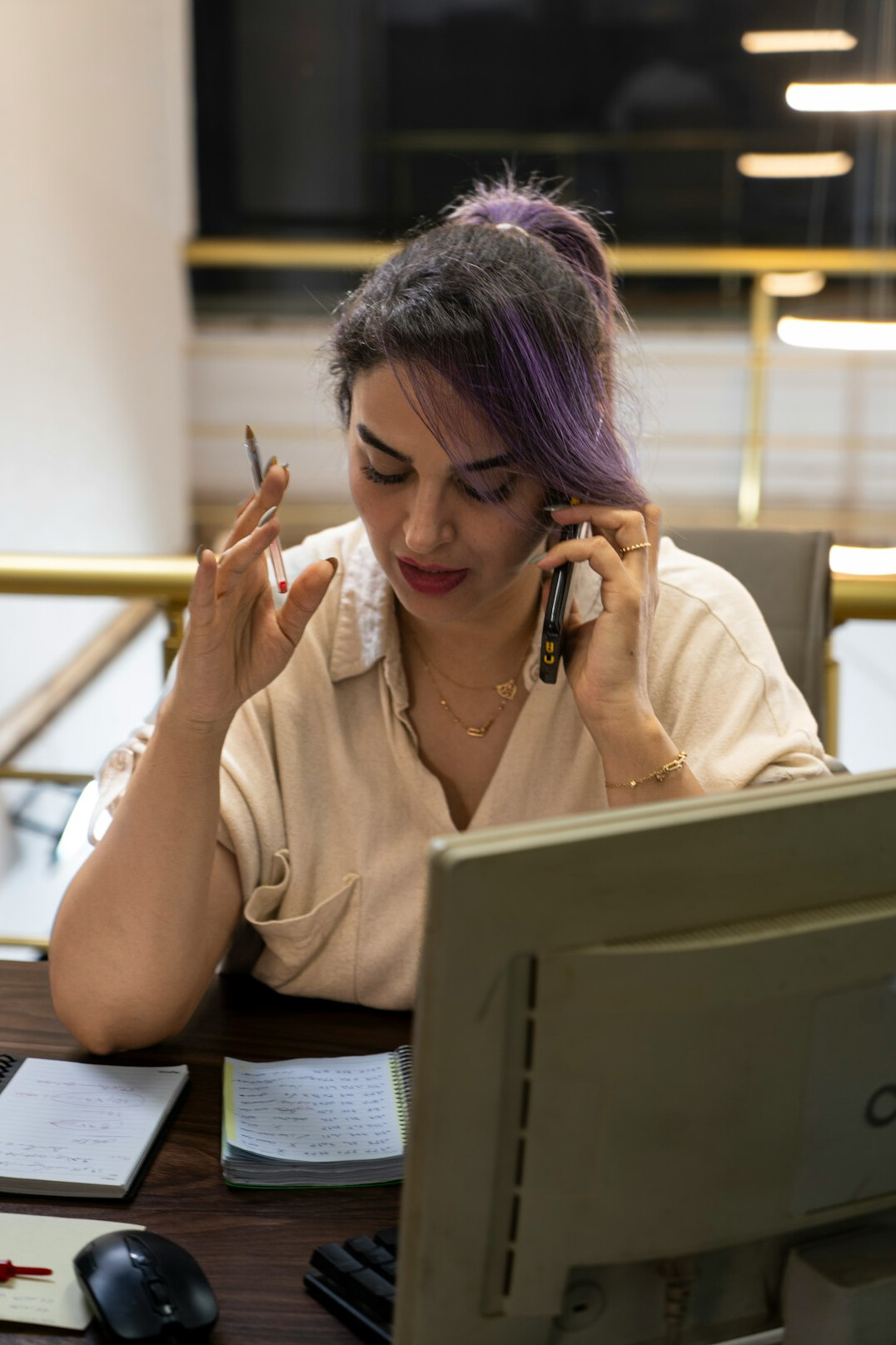 ai assistant helping at desk
